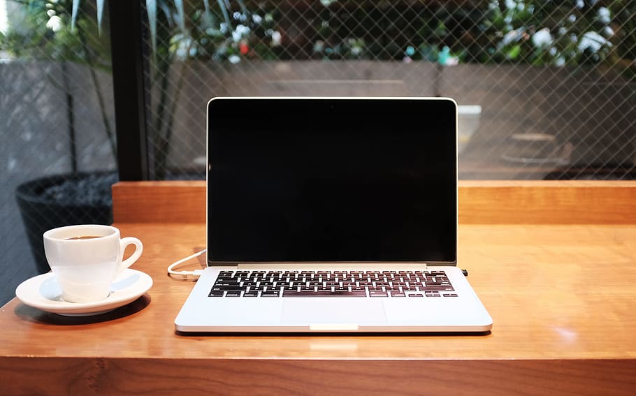 laptop computer beside coffee mug, gray and black laptop computer beside coffee cup with saucer on the table, HD wallpaper