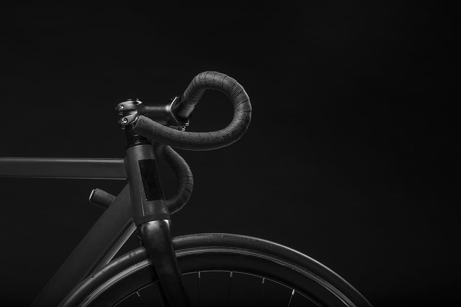 black road bicycle handle with black background, black road bicycle photography, HD wallpaper