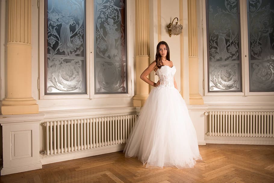 woman wearing white floral sweetheart neckline wedding gown, woman in white, HD wallpaper